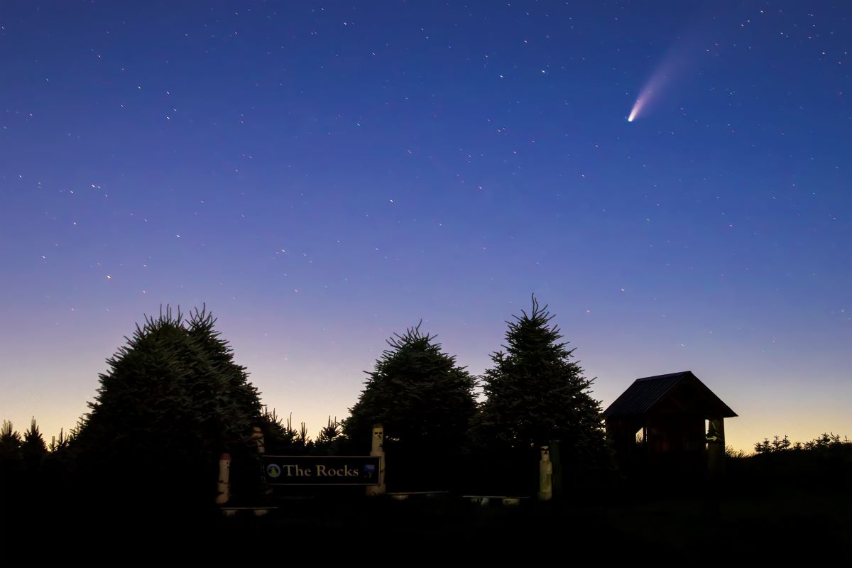 Comet Neowise passes over The Rocks.
